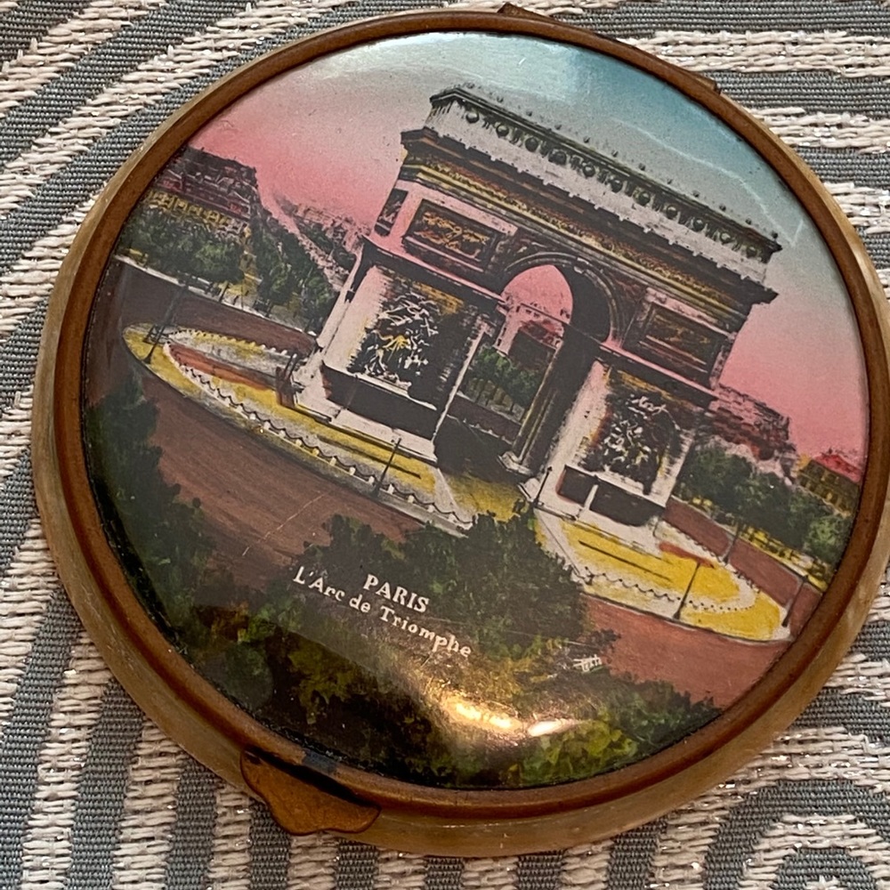 40’s Paris powder case